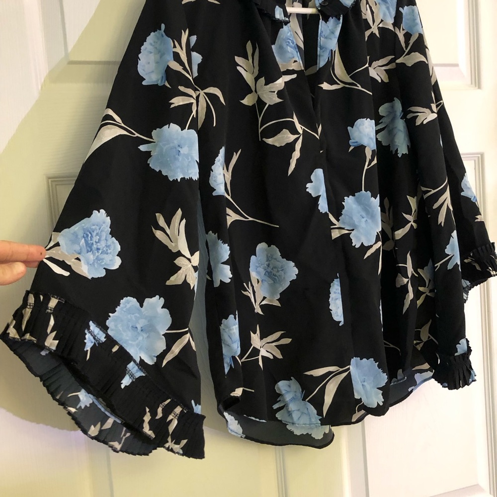 Floral top - Picture 2 of 4